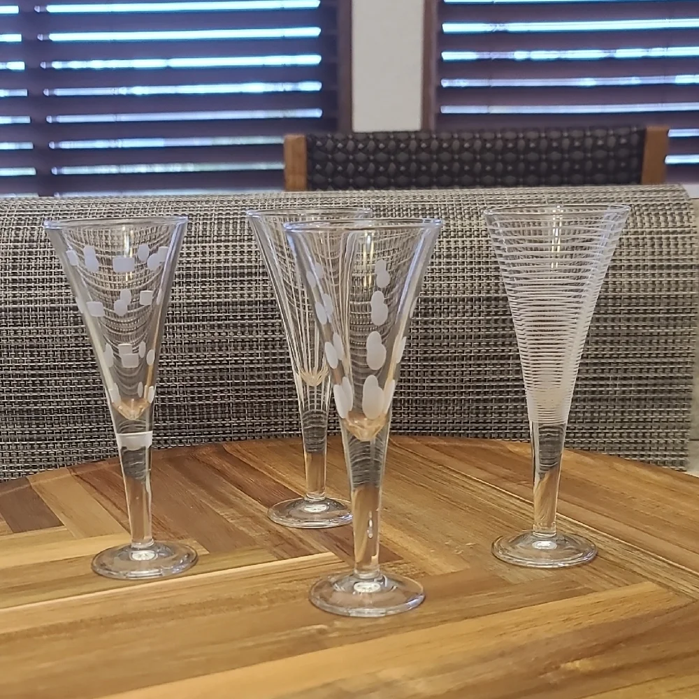 Mikasa Elegant Clear Glass Champagne Flutes/Cordial Set of 4